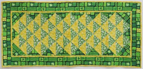 HDC-629-Spring-Table-runner-St-Pat-Epler